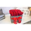Krabička s červenými růžemi malá