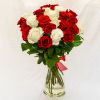 Kytice bílých a rudých růží malá